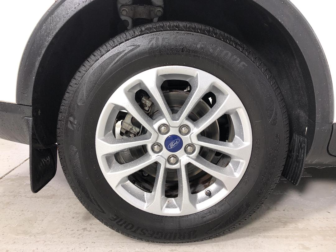 Photo '12' of Ford Escape