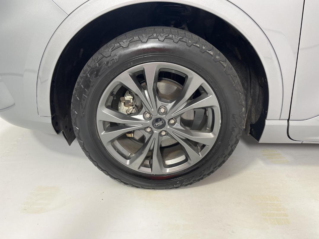 Photo '10' of Ford Escape