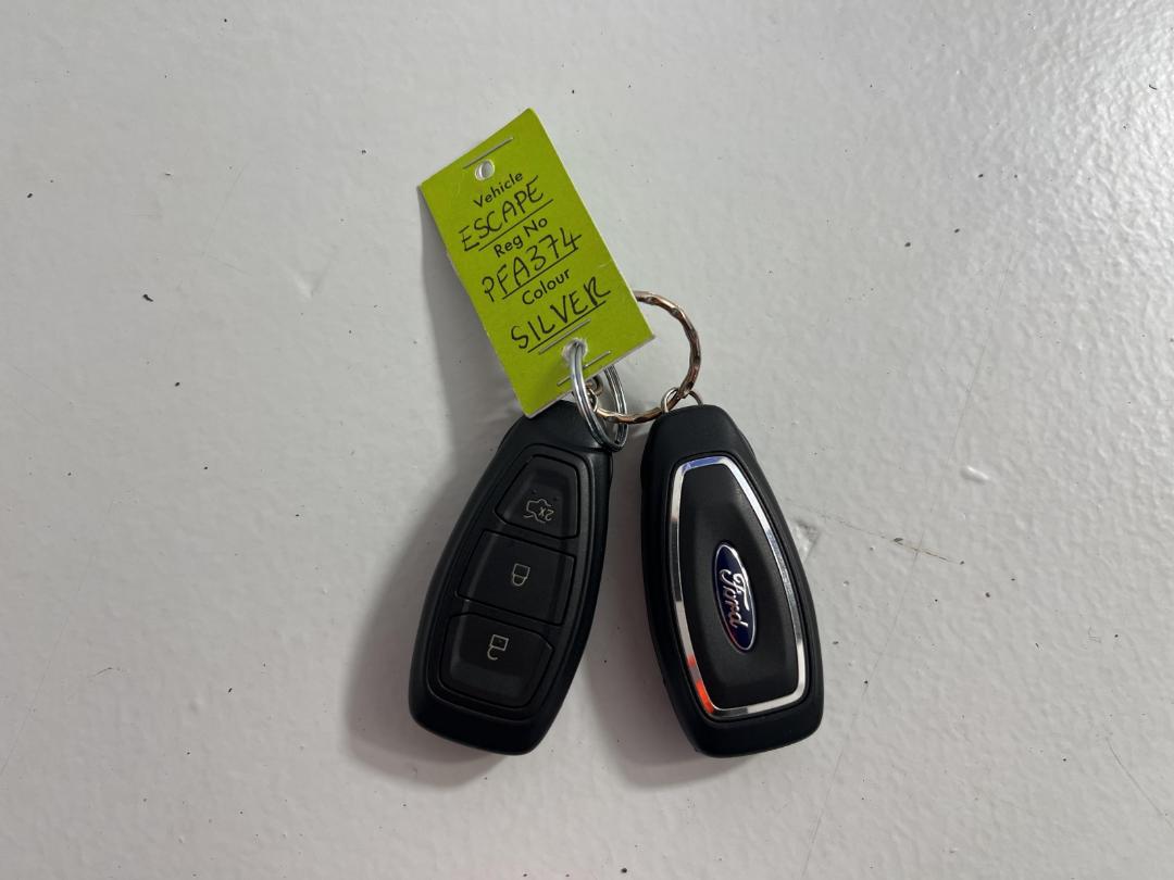 Photo '22' of Ford Escape