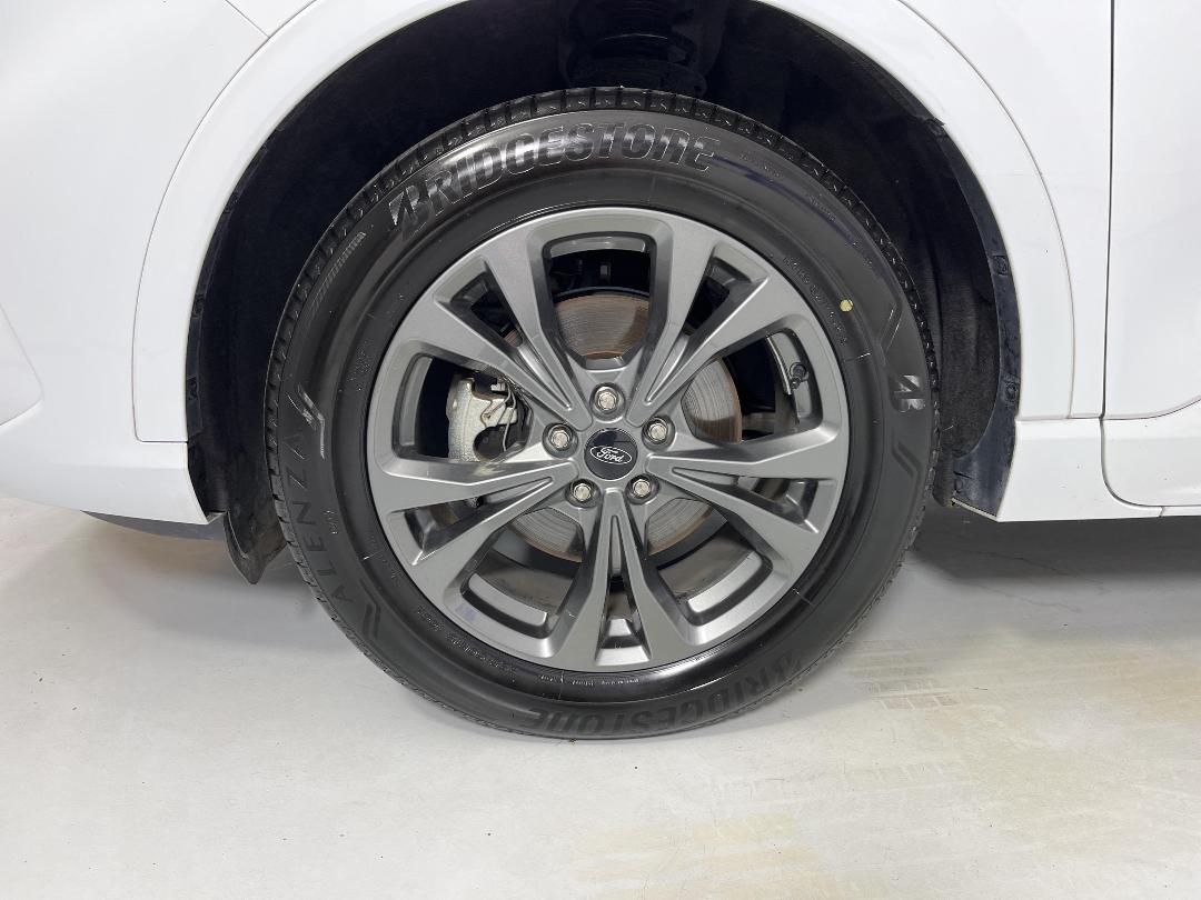 Photo '10' of Ford Escape