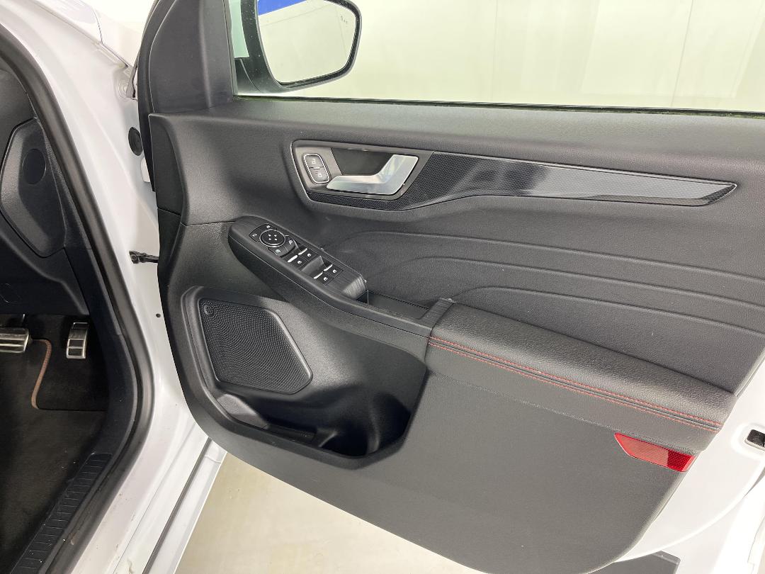 Photo '15' of Ford Escape