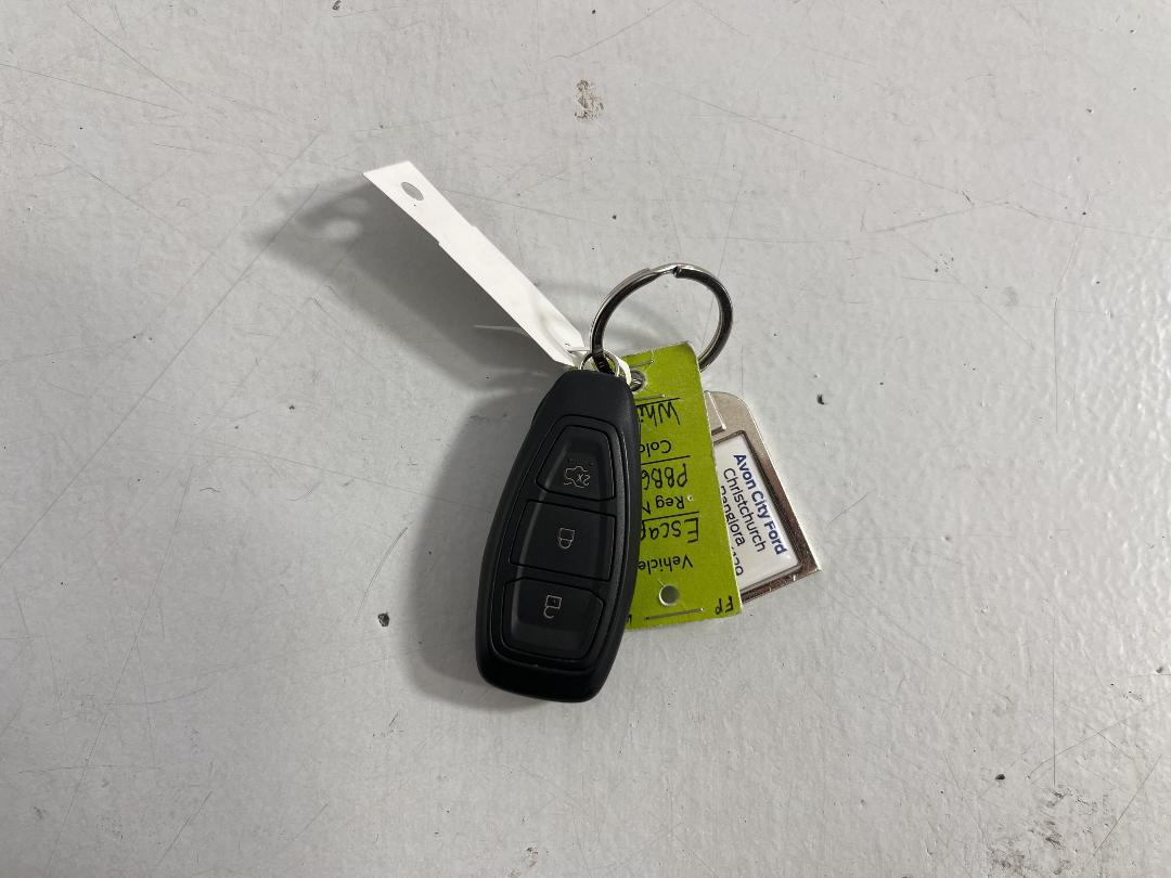 Photo '22' of Ford Escape