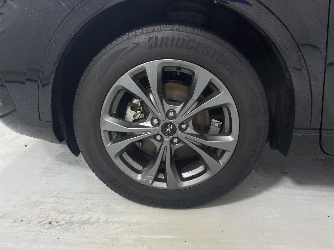 Photo '10' of Ford Escape