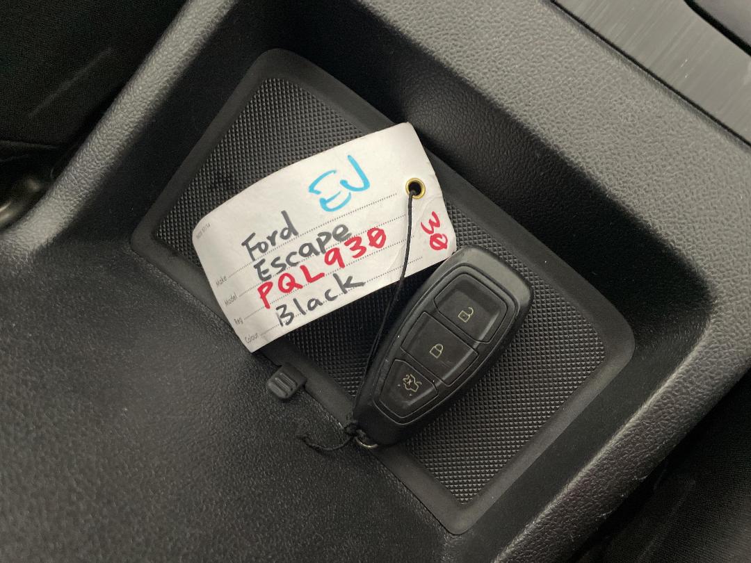 Photo '22' of Ford Escape