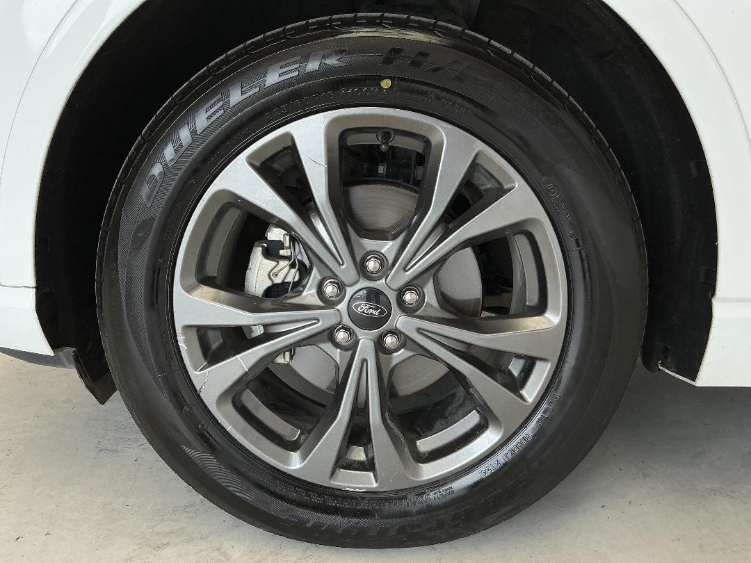 Photo '10' of Ford Escape