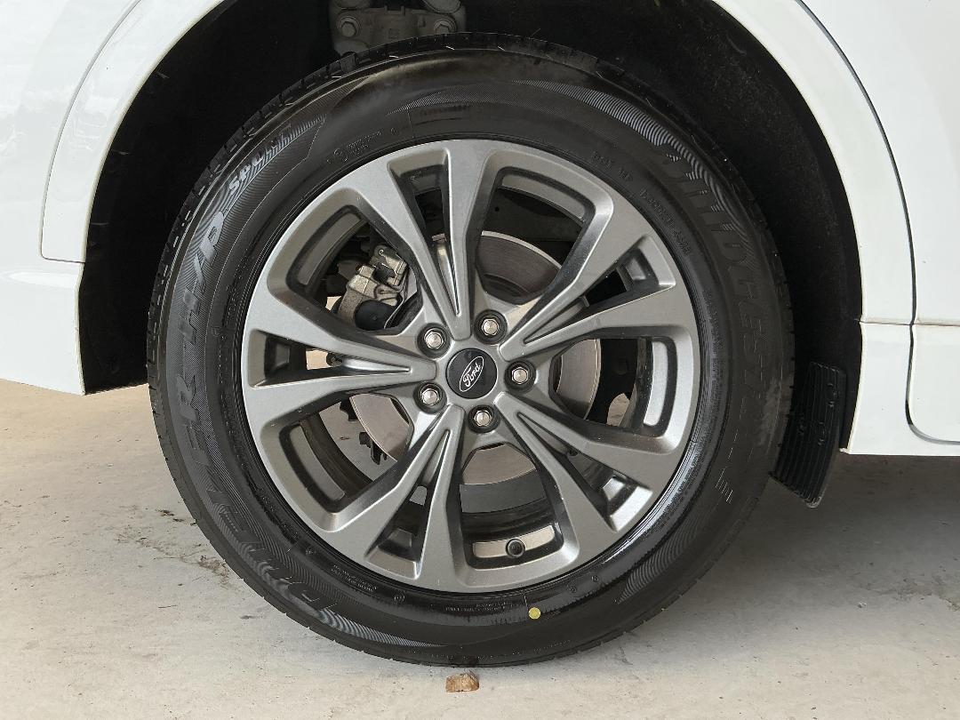 Photo '12' of Ford Escape