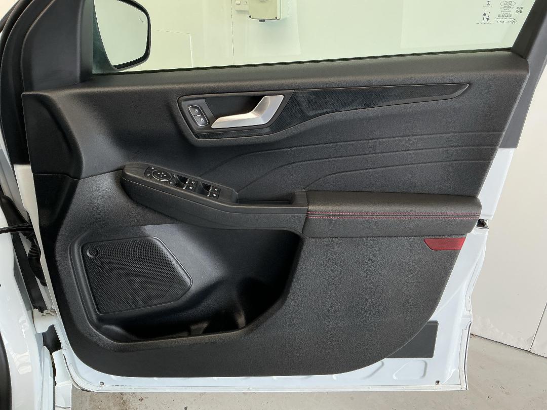 Photo '15' of Ford Escape