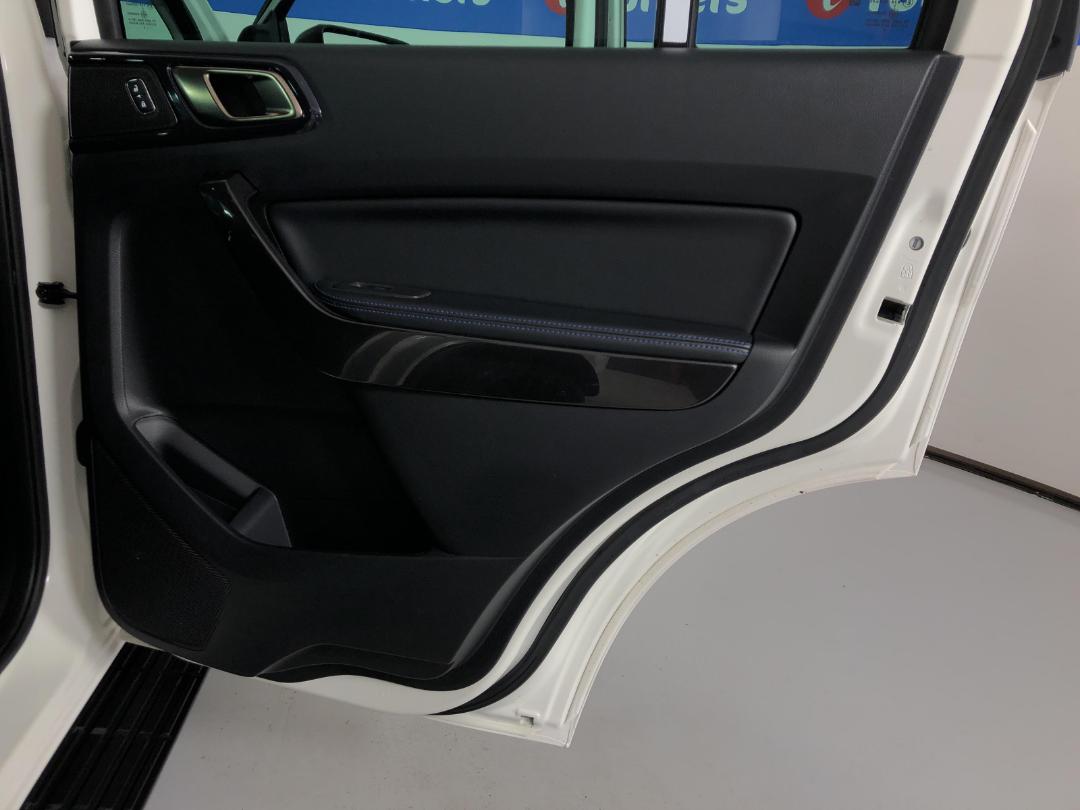 Photo '19' of Ford Everest