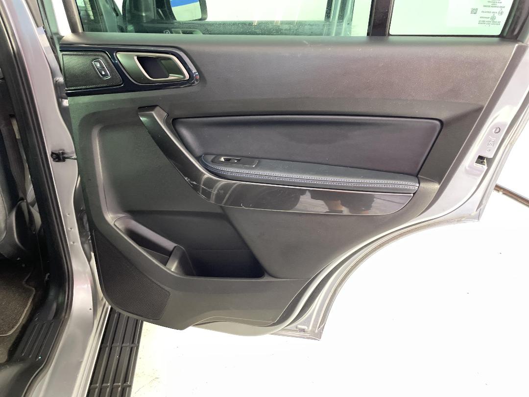 Photo '19' of Ford Everest