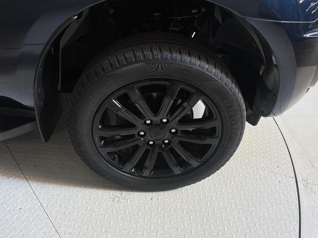 Photo '9' of Ford Everest