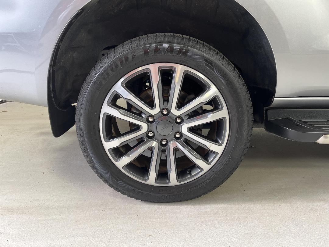 Photo '12' of Ford Everest