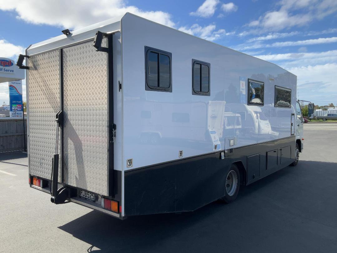 Photo '3' of Fuso Fighter FK62FLY1Rfal Horse Truck