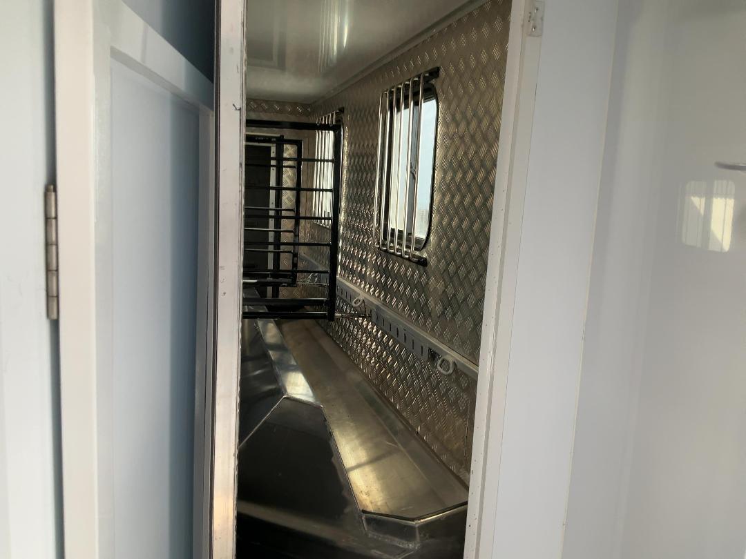 Photo '19' of Fuso Fighter FK62FLY1Rfal Horse Truck