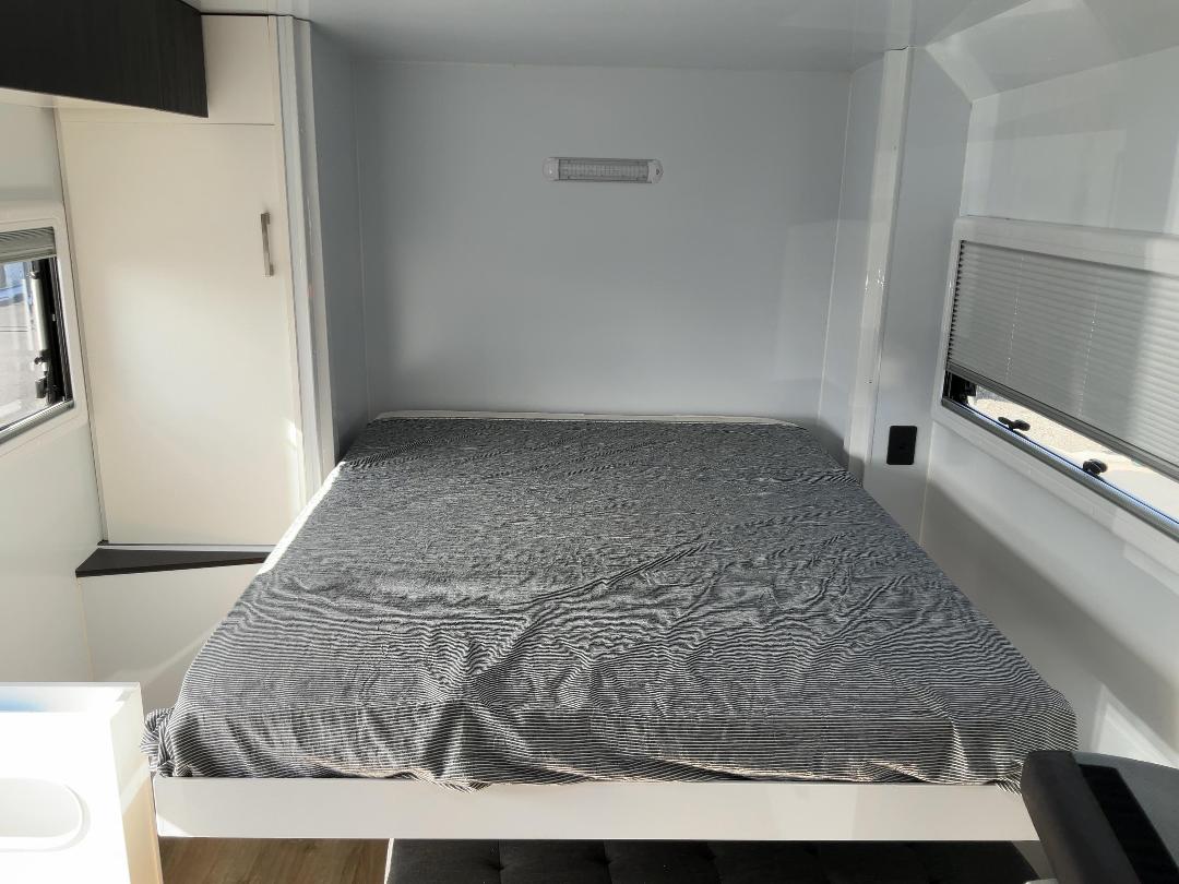 Photo '21' of Fuso Fighter FK62FLY1Rfal Horse Truck