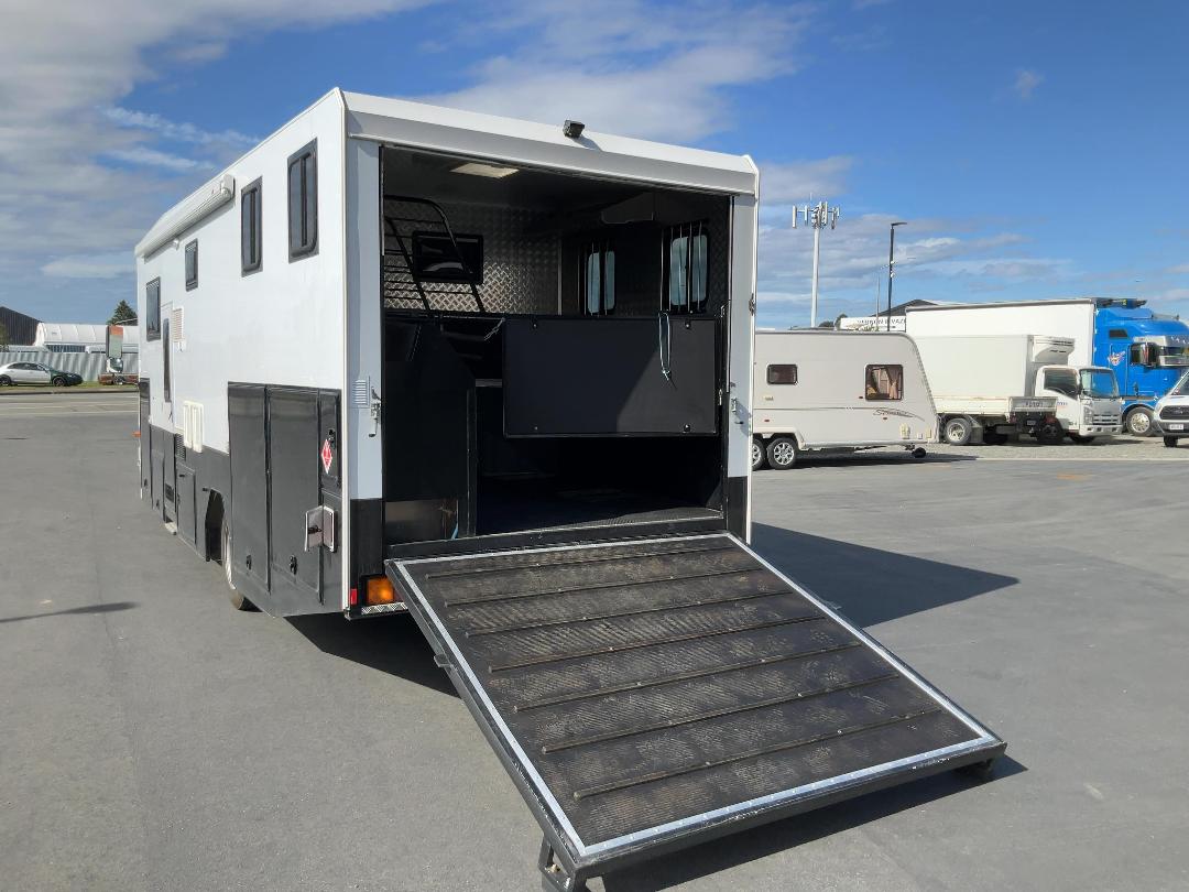 Photo '28' of Fuso Fighter FK62FLY1Rfal Horse Truck