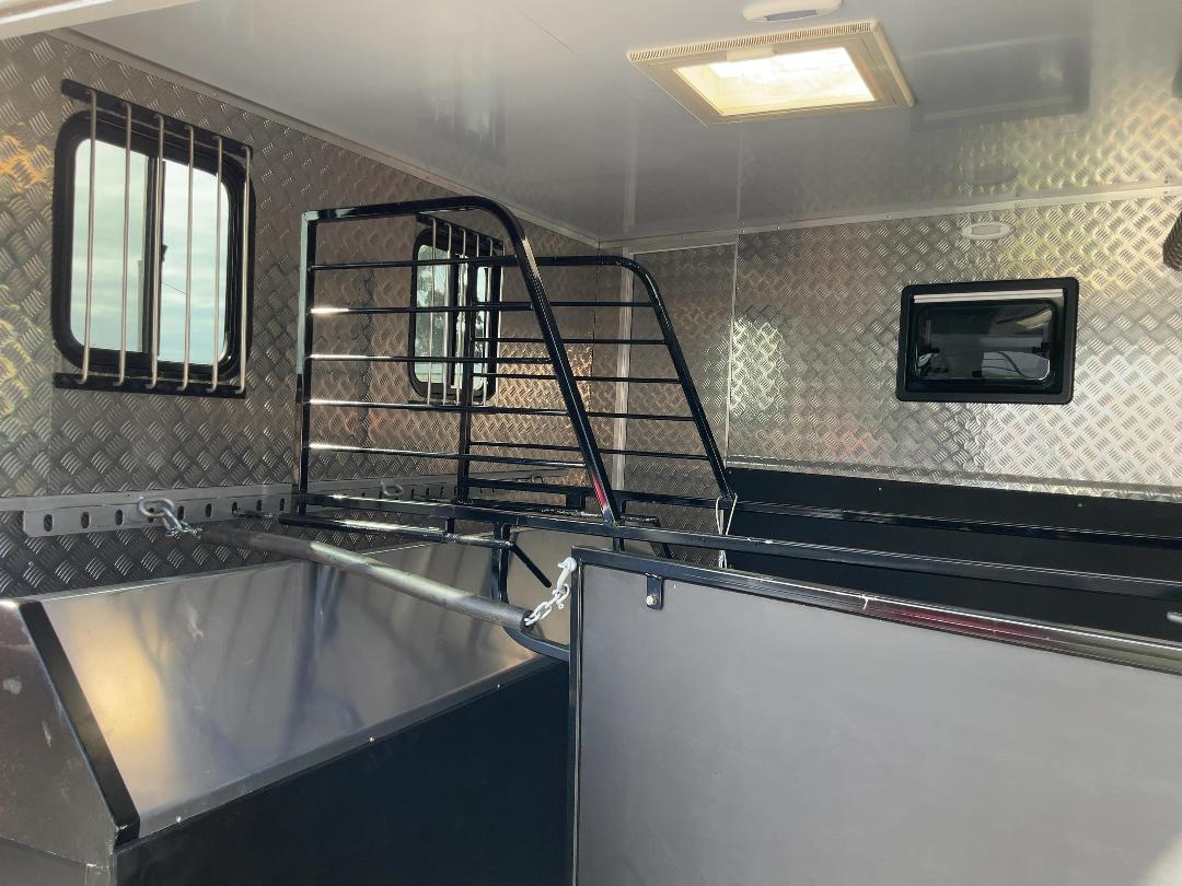 Photo '30' of Fuso Fighter FK62FLY1Rfal Horse Truck