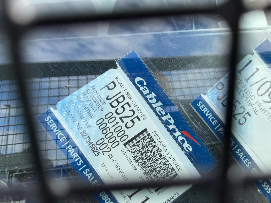 Photo '44' of Fuso Fighter FK62FLY1Rfal Horse Truck