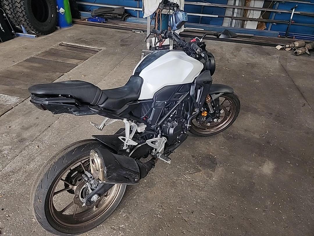 Photo '2' of Honda CB 300RA Photo '2' of Honda CB 300RA