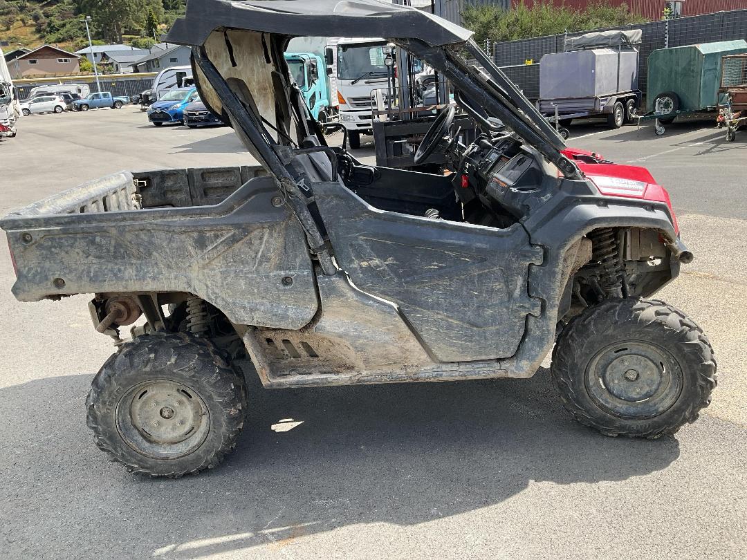 Photo '2' of Honda Pioneer 1000