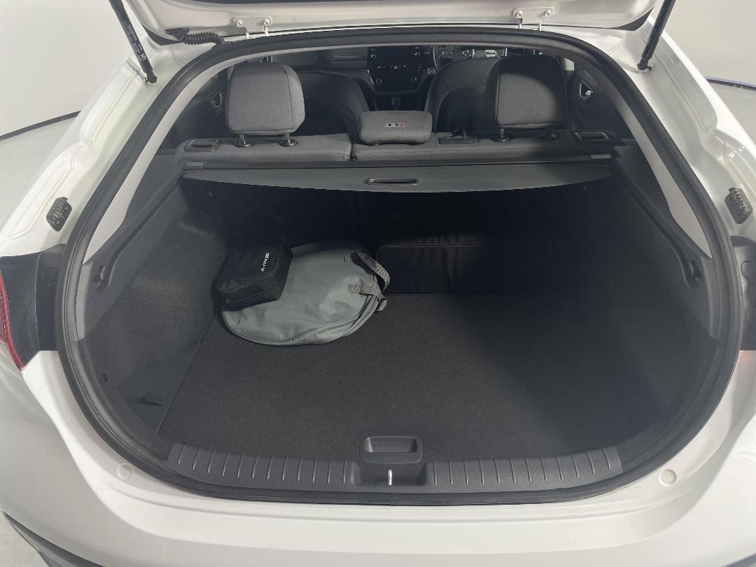 Photo '14' of Hyundai Ioniq Photo '14' of Hyundai Ioniq