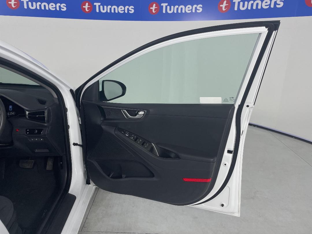 Photo '15' of Hyundai Ioniq Photo '15' of Hyundai Ioniq