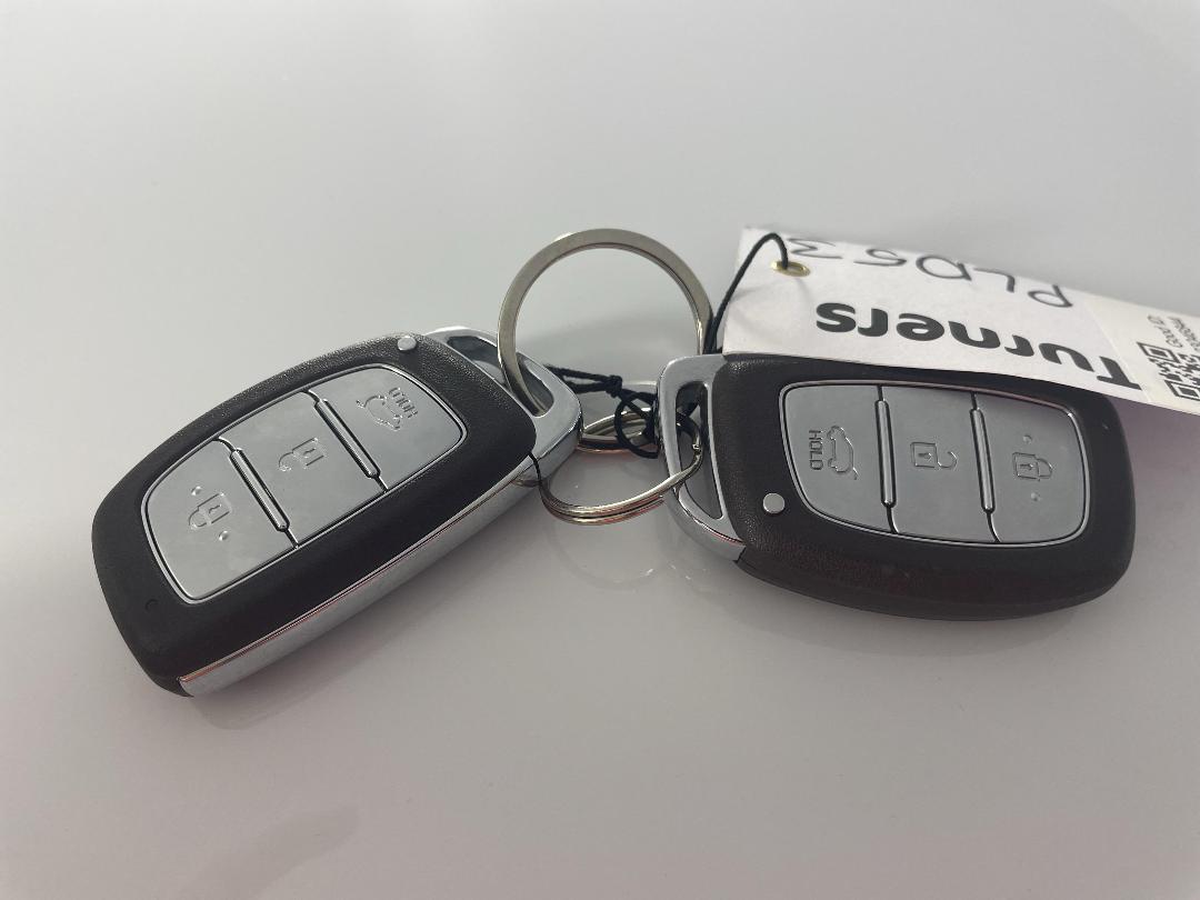 Photo '22' of Hyundai Ioniq Photo '22' of Hyundai Ioniq