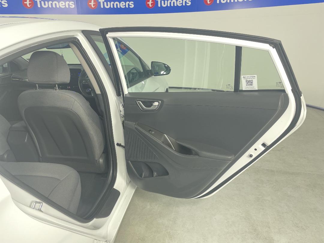 Photo '19' of Hyundai Ioniq Photo '19' of Hyundai Ioniq