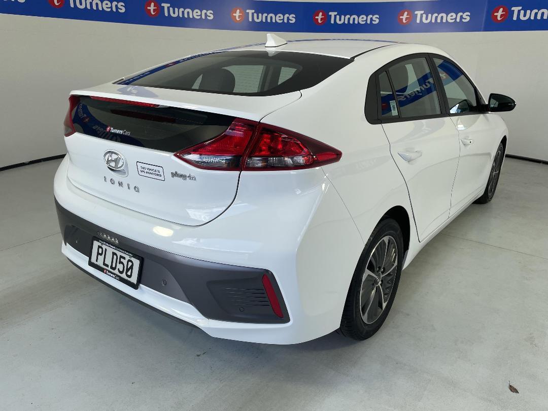 Photo '7' of Hyundai Ioniq Photo '7' of Hyundai Ioniq