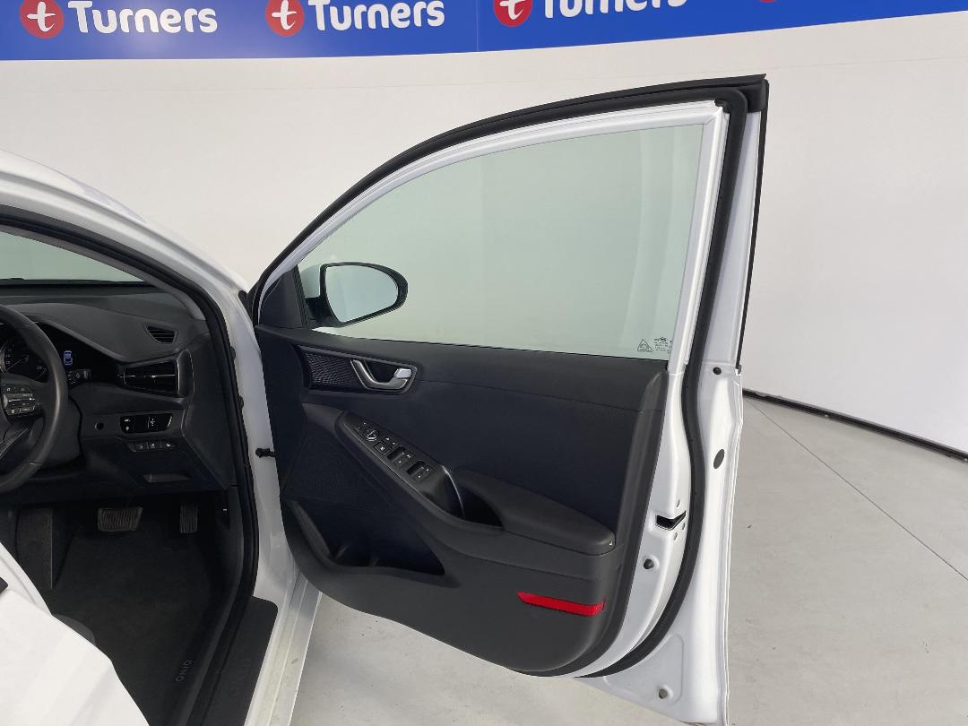 Photo '15' of Hyundai Ioniq Photo '15' of Hyundai Ioniq