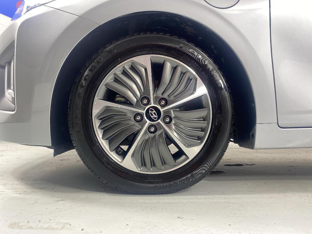 Photo '10' of Hyundai Ioniq Photo '10' of Hyundai Ioniq