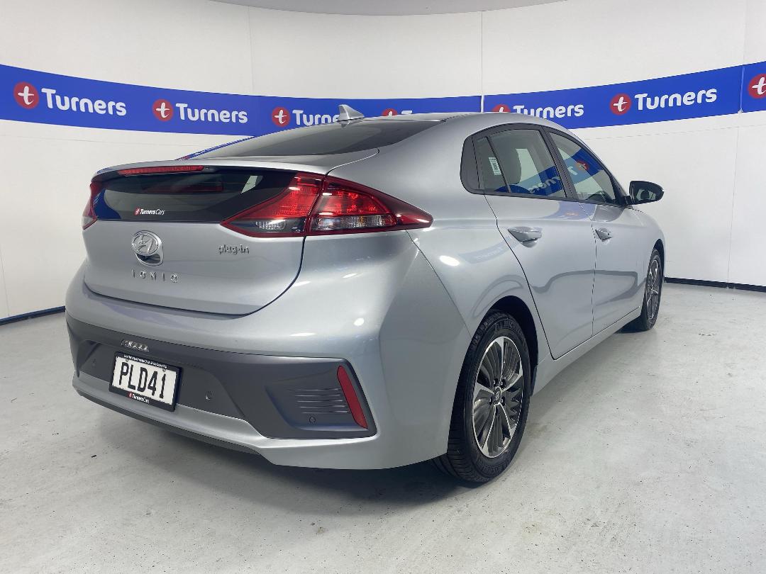 Photo '7' of Hyundai Ioniq Photo '7' of Hyundai Ioniq