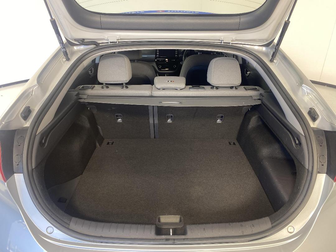 Photo '14' of Hyundai Ioniq Photo '14' of Hyundai Ioniq