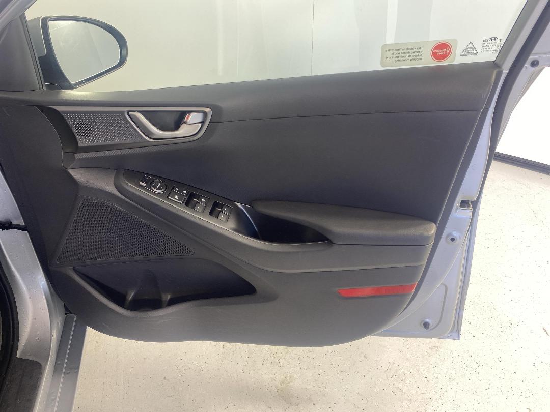 Photo '15' of Hyundai Ioniq Photo '15' of Hyundai Ioniq