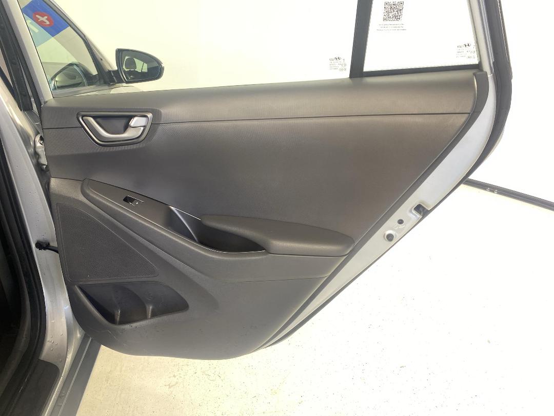 Photo '19' of Hyundai Ioniq Photo '19' of Hyundai Ioniq