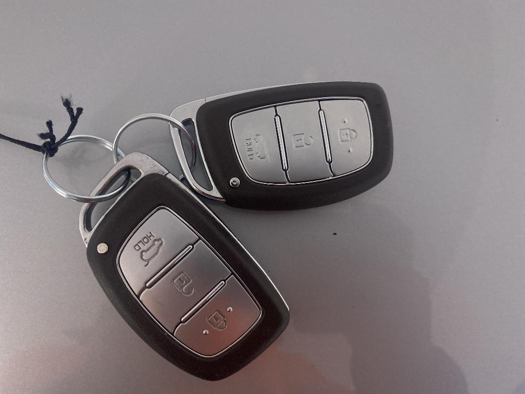 Photo '22' of Hyundai Ioniq Photo '22' of Hyundai Ioniq