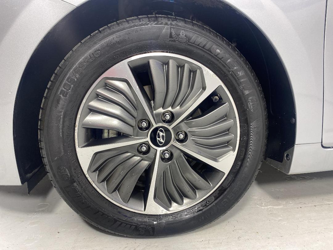 Photo '10' of Hyundai Ioniq