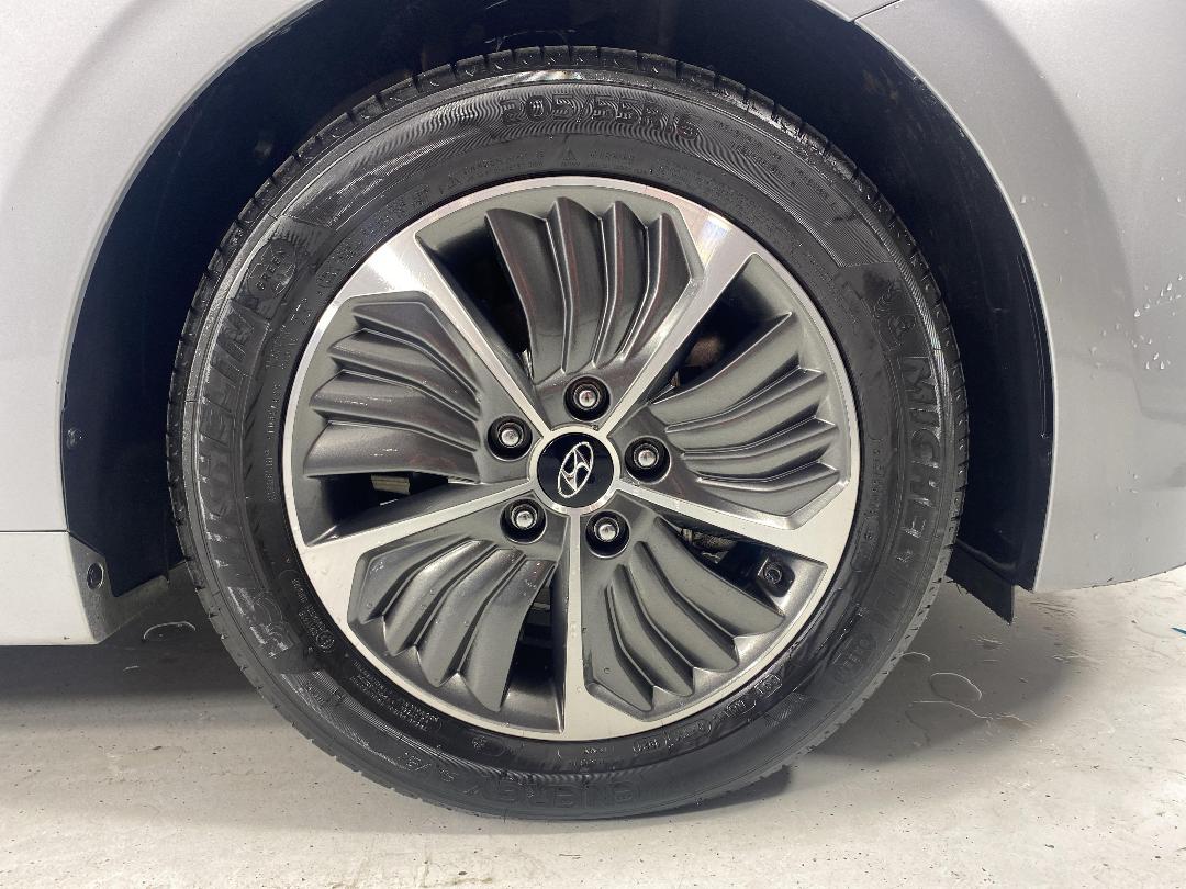 Photo '9' of Hyundai Ioniq