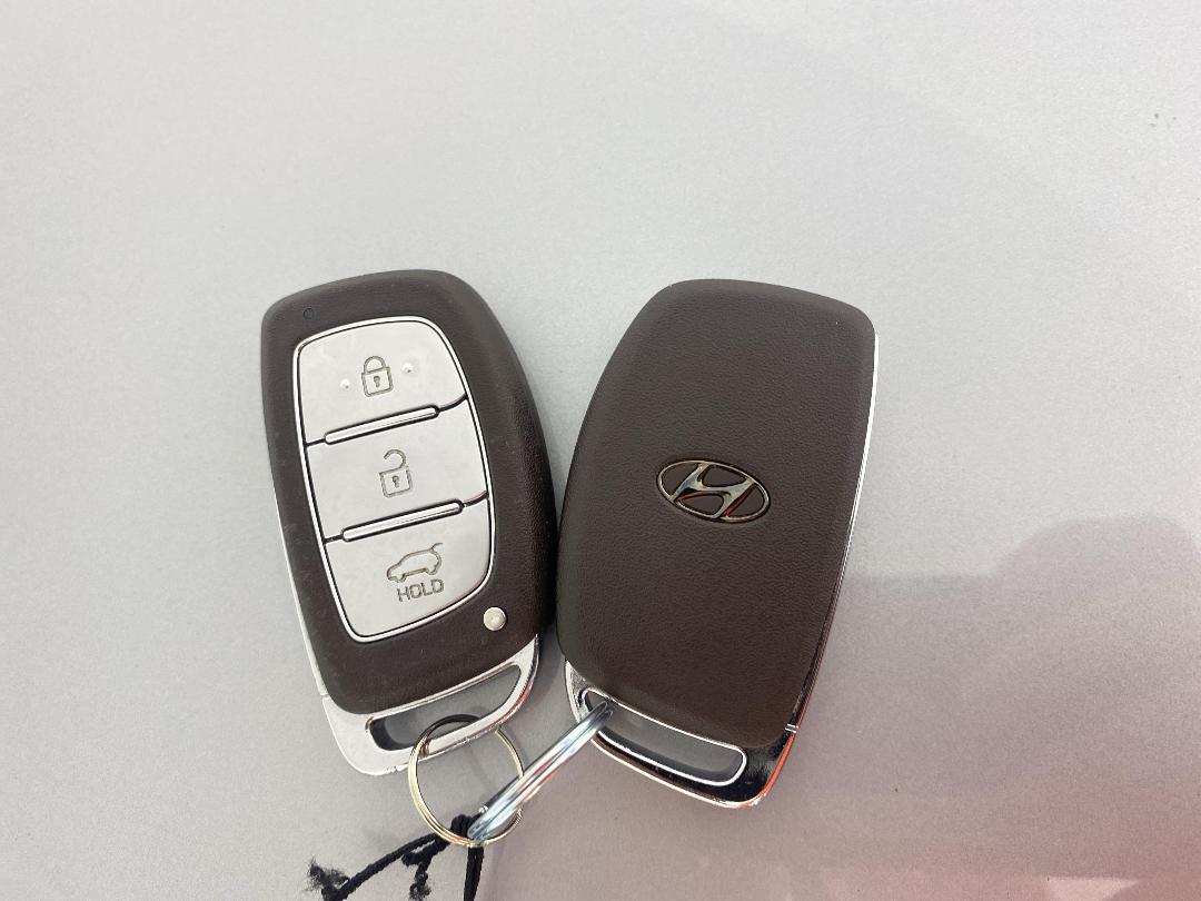 Photo '22' of Hyundai Ioniq