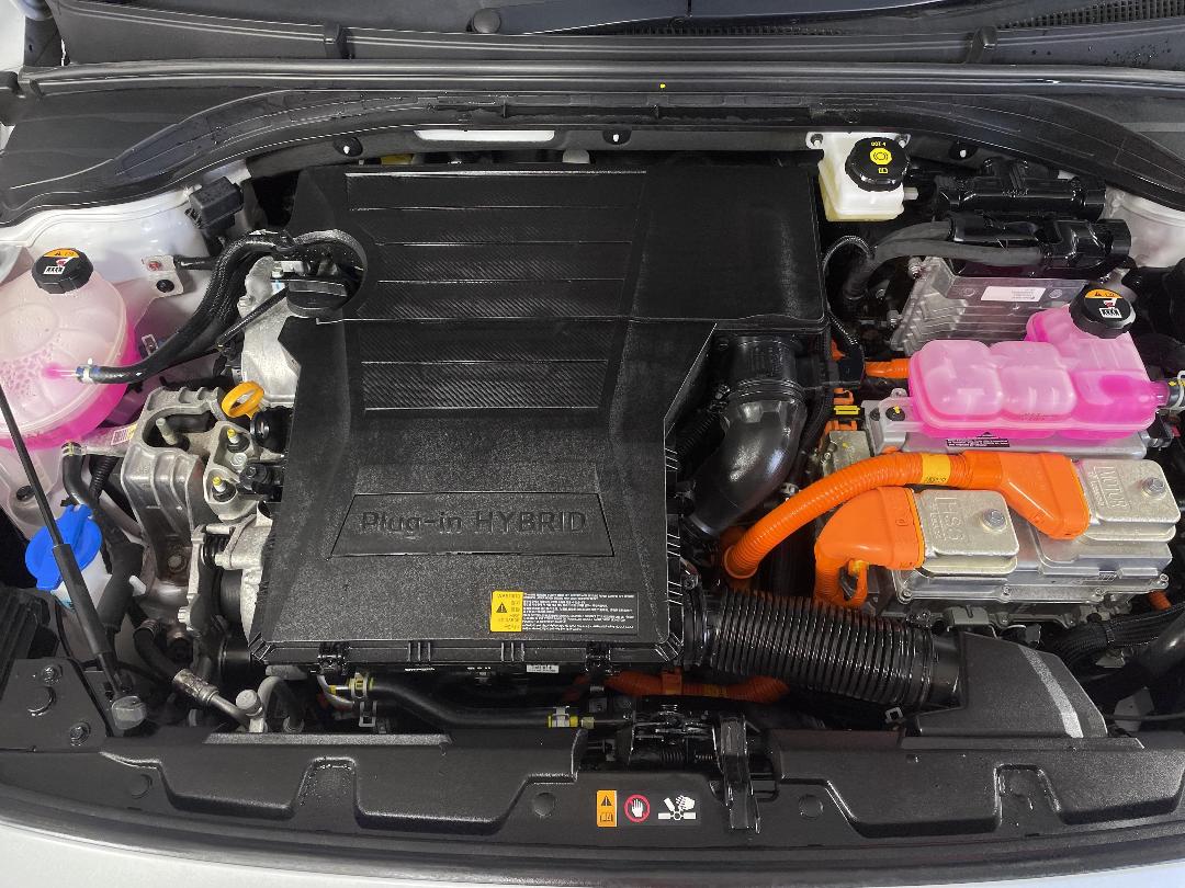 Photo '13' of Hyundai Ioniq Photo '13' of Hyundai Ioniq