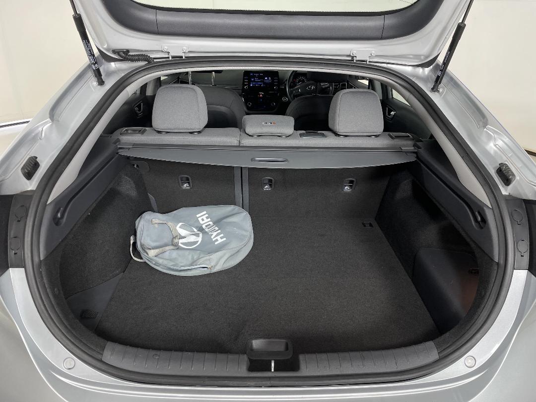 Photo '14' of Hyundai Ioniq Photo '14' of Hyundai Ioniq