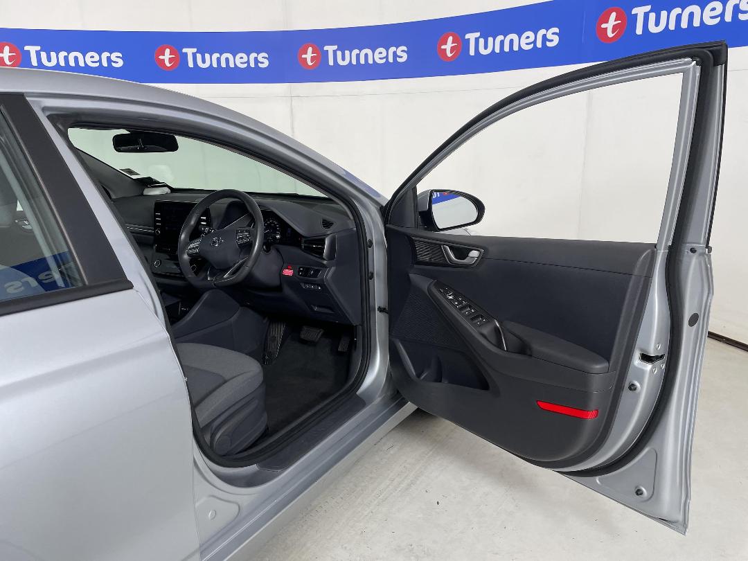 Photo '15' of Hyundai Ioniq Photo '15' of Hyundai Ioniq