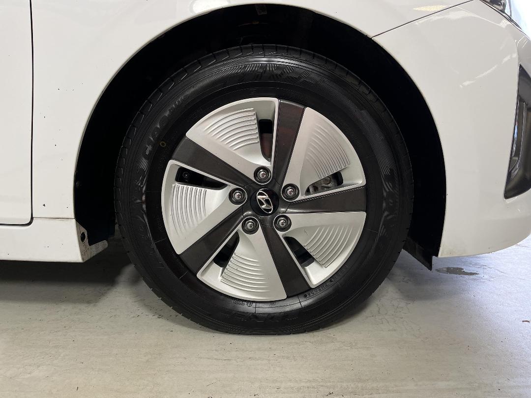 Photo '9' of Hyundai Ioniq Photo '9' of Hyundai Ioniq