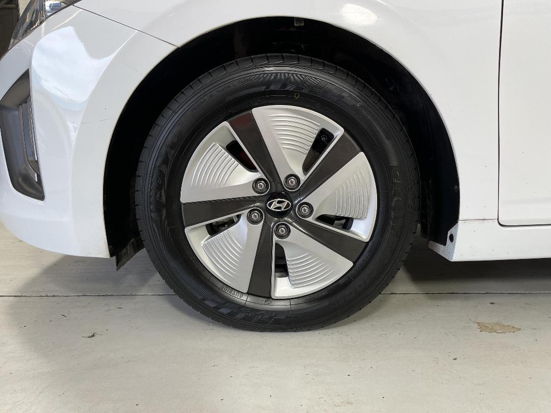 Photo '10' of Hyundai Ioniq Photo '10' of Hyundai Ioniq