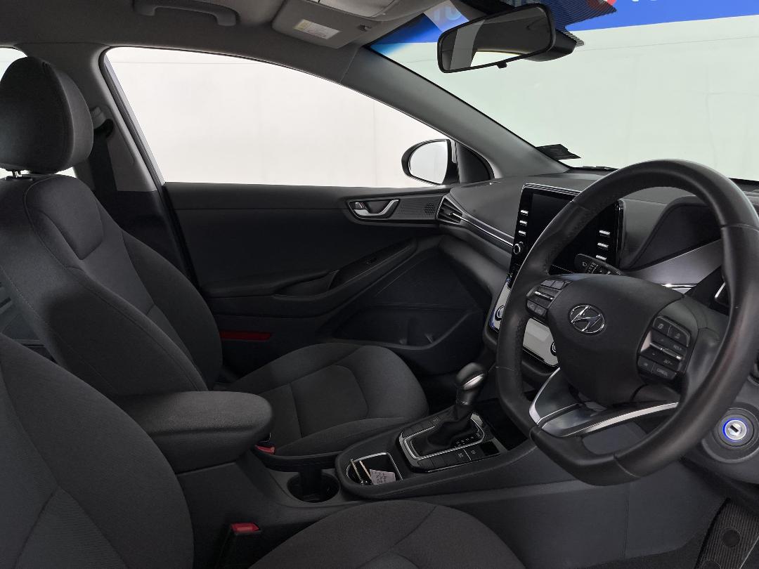 Photo '16' of Hyundai Ioniq Photo '16' of Hyundai Ioniq