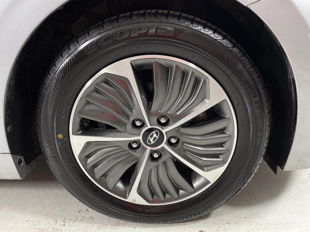 Photo '9' of Hyundai Ioniq