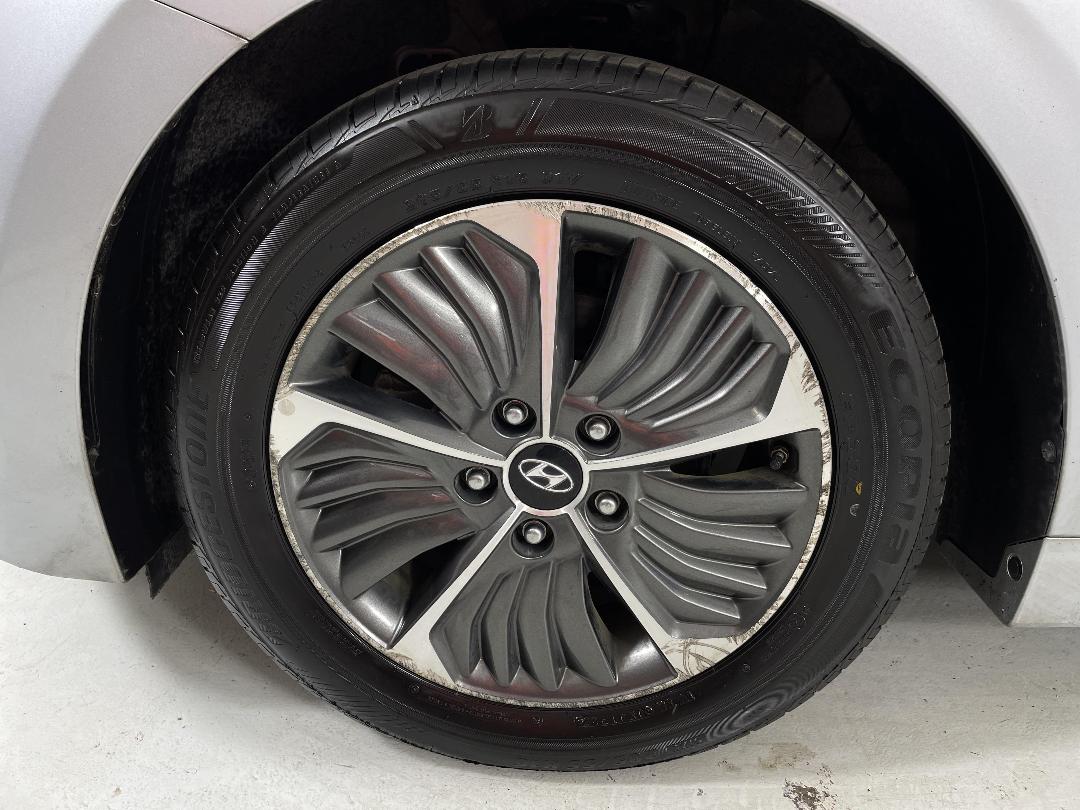 Photo '10' of Hyundai Ioniq