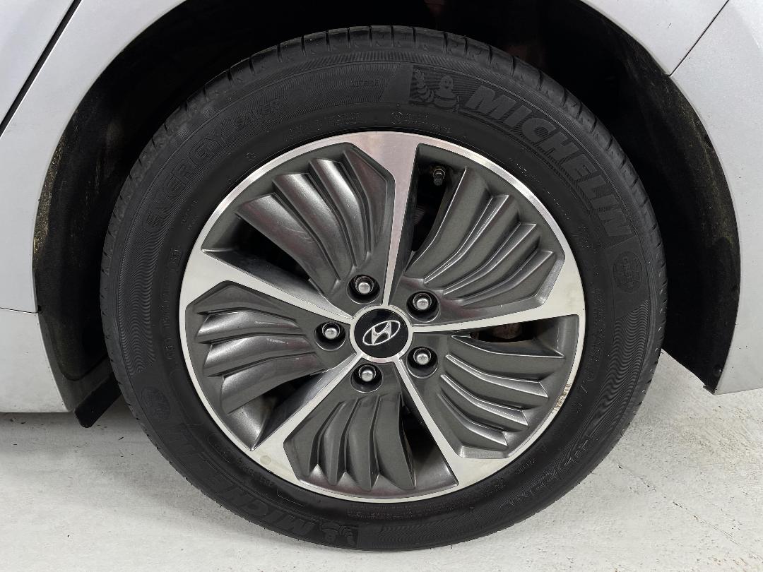 Photo '11' of Hyundai Ioniq