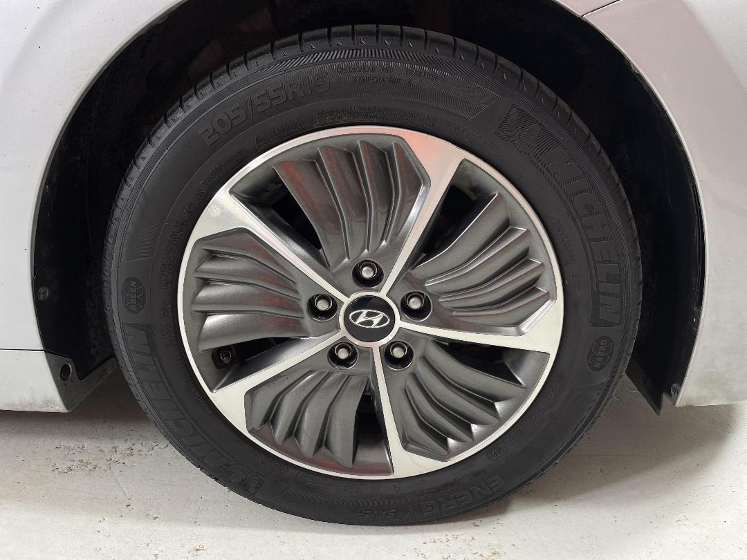 Photo '9' of Hyundai Ioniq Photo '9' of Hyundai Ioniq