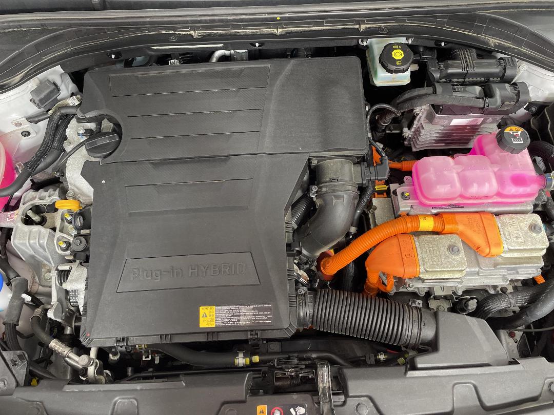 Photo '13' of Hyundai Ioniq Photo '13' of Hyundai Ioniq