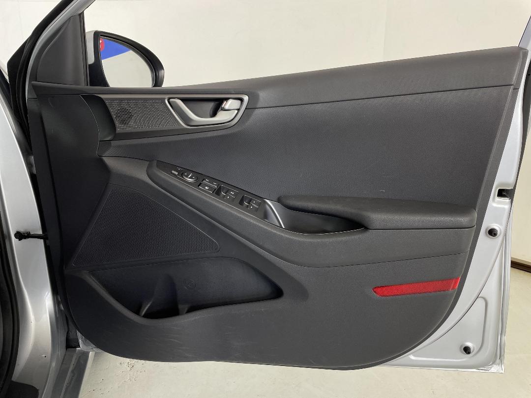 Photo '15' of Hyundai Ioniq Photo '15' of Hyundai Ioniq